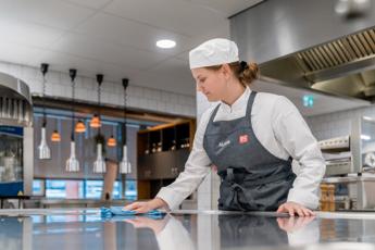 013 Manager Ondernemer Horeca Drenthe College Iris Sijbom Fotografie 2022 IR108736 013 Manager Ondernemer Horeca Drenthe College Iris Sijbom Fotografie 2022 IR108736