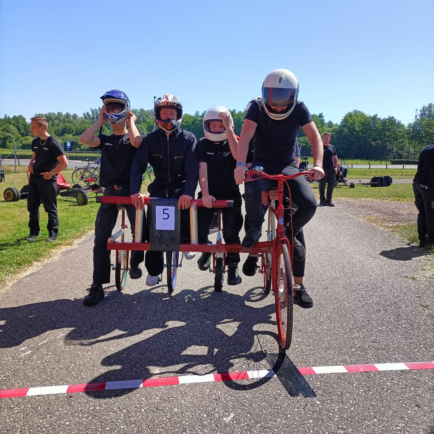 Studenten aan de start tijdens TT-week