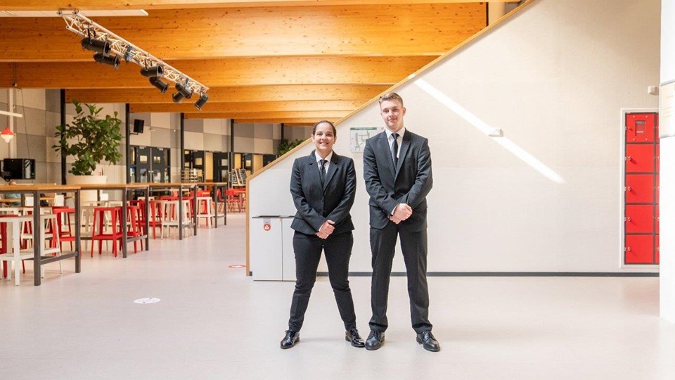 Studenten Beveiliging lachend in school