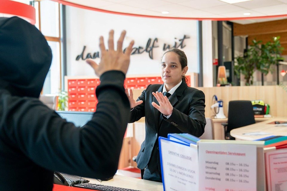 Beveiliger roept op kalm te blijven