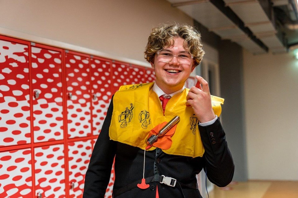 Student Luchtvaartdienstverlener met zwemvest