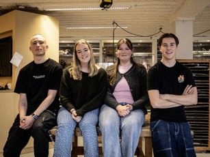 Onderwijsassistent Opleidingsfotografie Assen 300125 Lowres 37 Studenten Onderwijsassistent kijkend in de camera