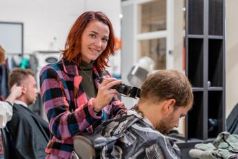 Haarstylist Salonmanager Heer, Iris Sijbom Fotografie 2022 (1) Haarstylist Salonmanager Heer, Iris Sijbom Fotografie 2022 (1)