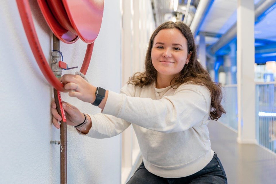 Student Facilitair bij de brandslang