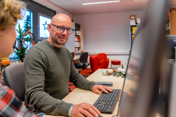 Instructeur Student Xander Bron Drenthe College Iris Sijbom Fotografie 2023 IR108497 Verbeterd NR