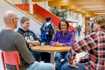 Instructeur Yvonne Kamphuis Drenthe College Iris Sijbom Fotografie 2023 IR108531 Verbeterd NR