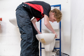 Monteur Werktuigkundige Installaties Niveau 2 Jaron Nintemann Drenthe College Iris Sijbom Fotografie 2024 IR101128 Verbeterd NR Monteur Werktuigkundige Installaties Niveau 2 Jaron Nintemann Drenthe College Iris Sijbom Fotografie 2024 IR101128 Verbeterd NR