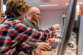 Instructeur Student Xander Bron Drenthe College Iris Sijbom Fotografie 2023 IR108482 Verbeterd NR
