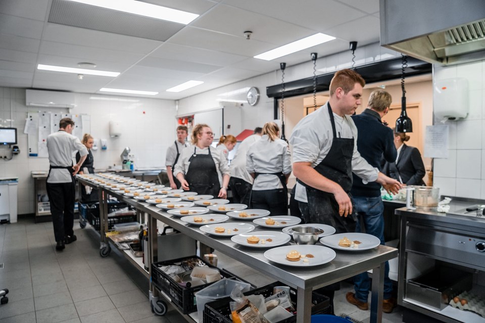 Een andere maaltijd voor iedere gelegenheid Voorbereiding benefietdiner horeca studenten DC